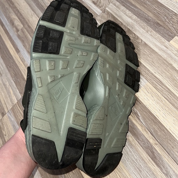 Nike Huarache Sneakers - 4Y -  Sequoia/Dark Stucco - Picture 6 of 13
